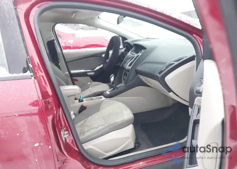 2014 Ford Focus Se z USA, uszkodzony, nr VIN 1FADP3F2XEL283154